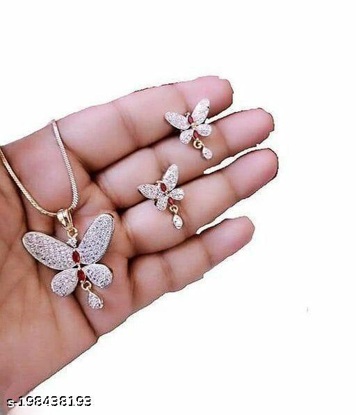 BEAUTIFUL-PENDANT-&-CHIAN-WITH-EARRINGS