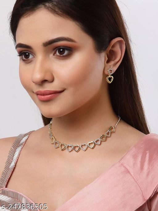 Gold-and-diamond-pattern-heart-shape-necklace