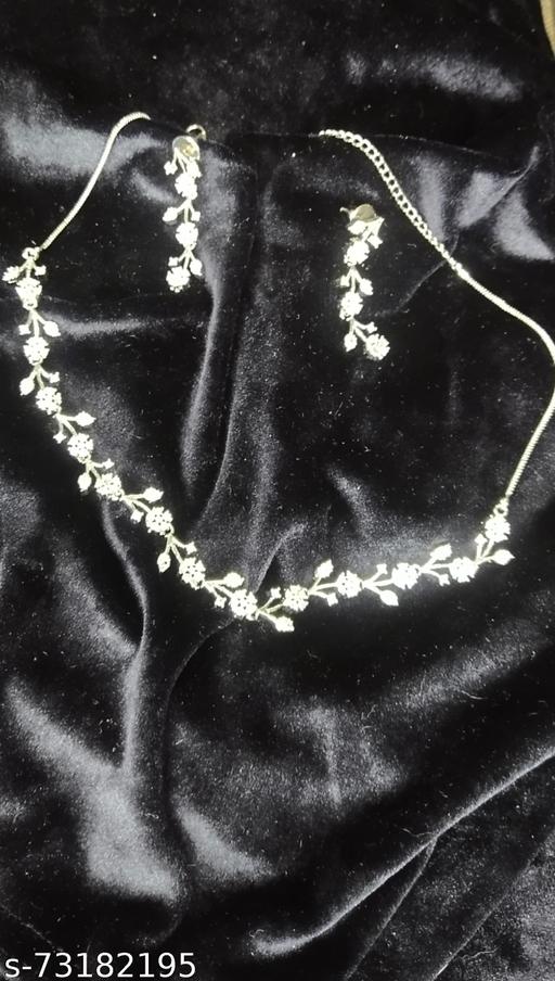 Necklace-with-earnings