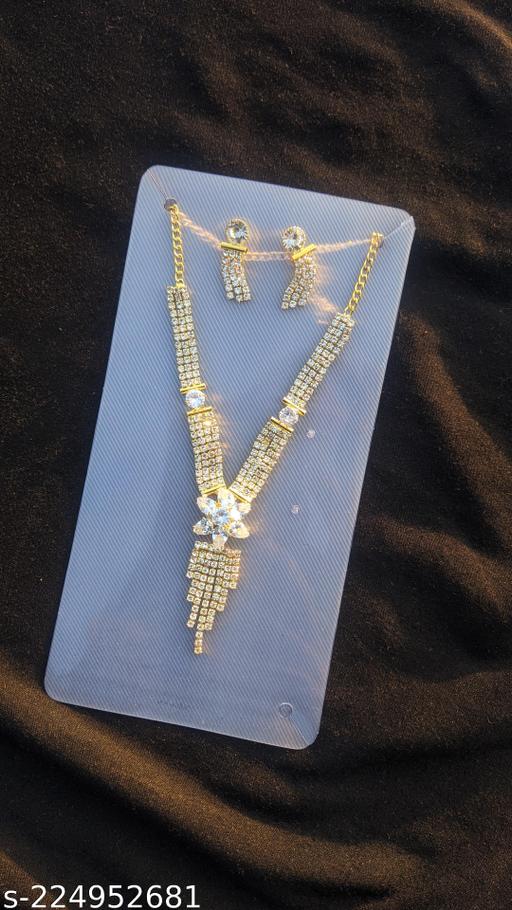 beutiful-light-weight-golden-necklace-for-girls-and-women