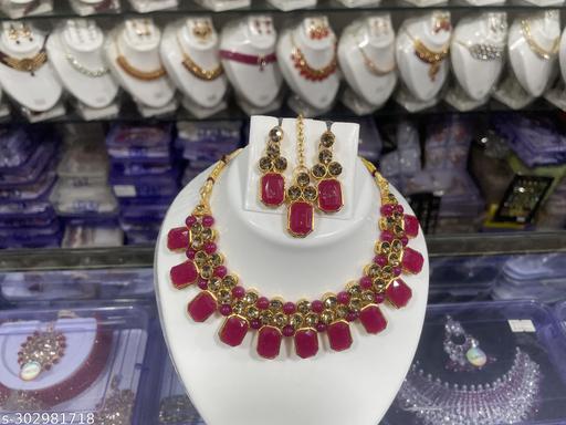 Tika-earrings-choker