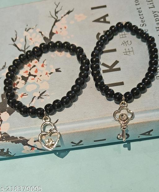 La belleza Adjustable Stretchable Elastic Unisex Black Round Beads Bangle Bracelet with hanging Charm Heart Lock and Key Bracelet for Boys Girls Men and women Pack of 2