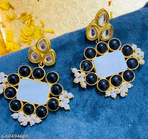 Women Beautiful Premium Quatilty Gold Plated Earings & Buds