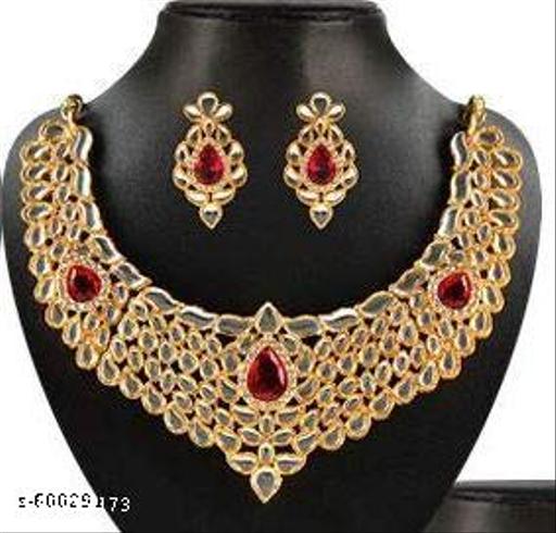 TRADITIONAL-PATTERN-GOLD-PLATED-NECKLACE-SET-STUDDED-WITH-PEARL-&-STONES