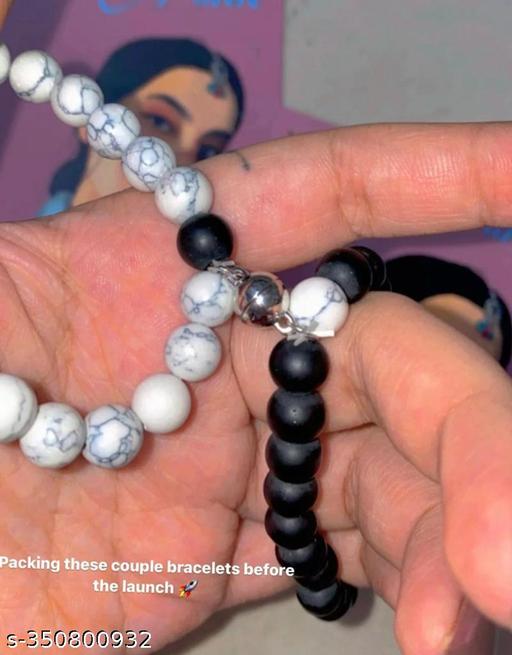 TC BLACK AND WHITE BEAD BRACLET