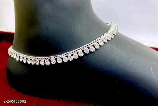 Alluring women white stone anklet with sharp fit design.