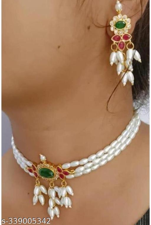 Small-nekcless-chokker