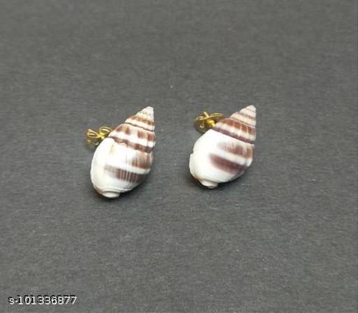Shel studs earrings