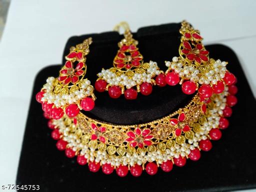moti-set-neckles-and-earing-with-tika-Jewellery-Set