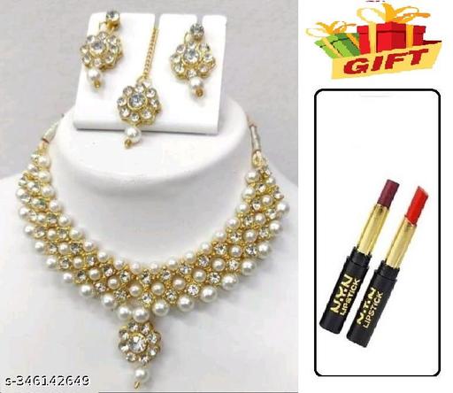 Queen-Art-White-Pendal-Jewellery-set-With-Earring-And-Mangtikka-With-2-Nyn-Lipstick