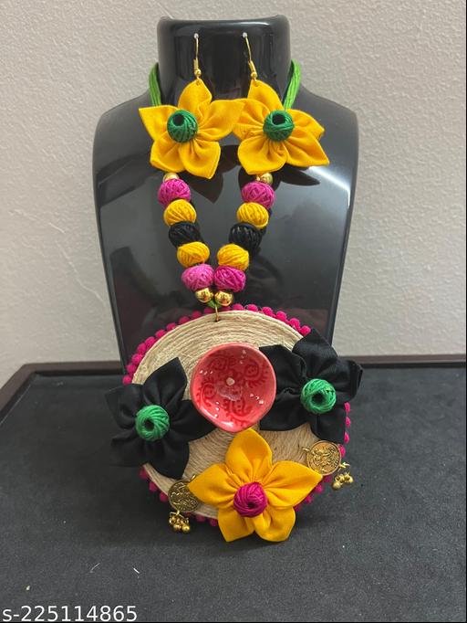 Handmade-handcrafted-jewellery-set-of-fabric