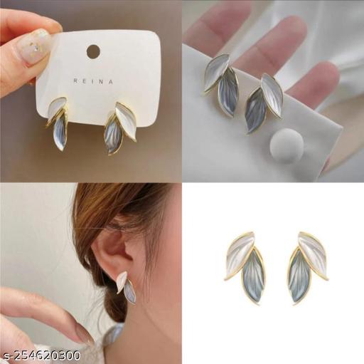 KOREAN STYLE METALIC LEAVES EARING.
