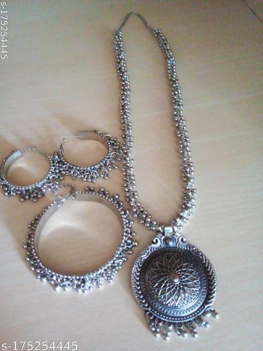 Statement-necklace-with-beautiful-earring-and-bracelet-Jewellery-Set
