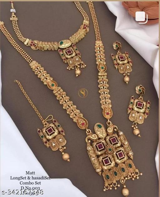 Beautiful-Gold-Plated-Antique-Women-Necklace-Set-with-Choker,-Maang-Tikka-and-Earrings