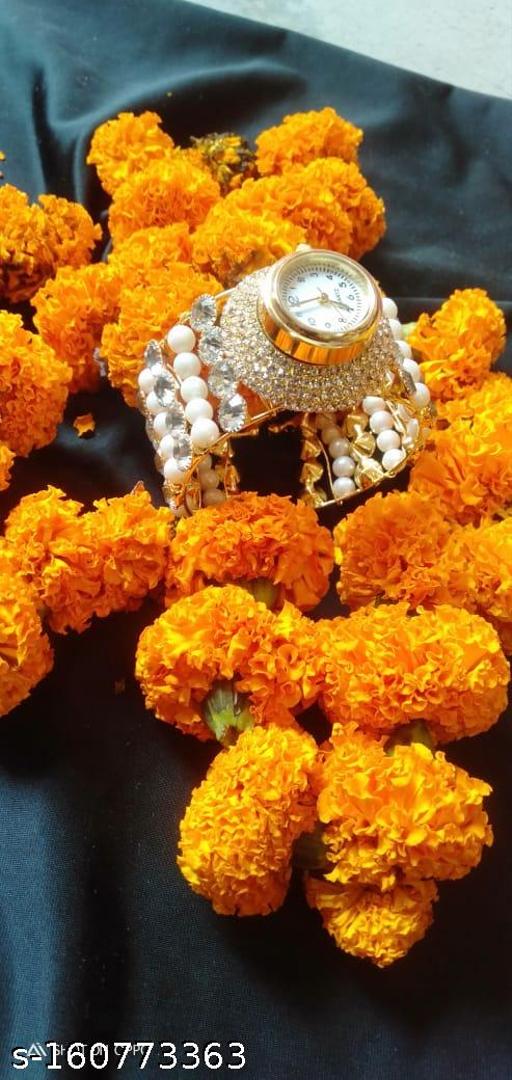 Latest trendy bracelet type watch for girls and women